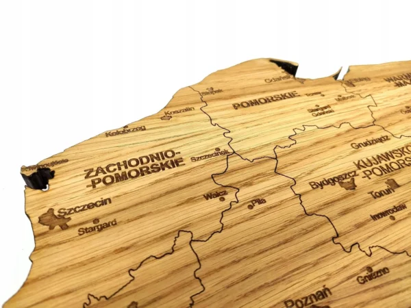 Drewniana Mapa Polski mapa wykonana ze sklejki z granicami nazwami miast i województw od drewniane mapy pl polski producent drewnianych map dekoracja na ścianę